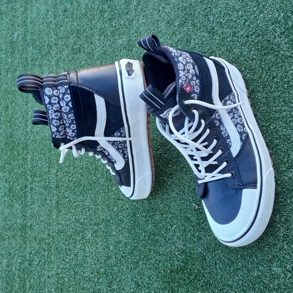 Black Floral Sk8-Hi MTE Vans
